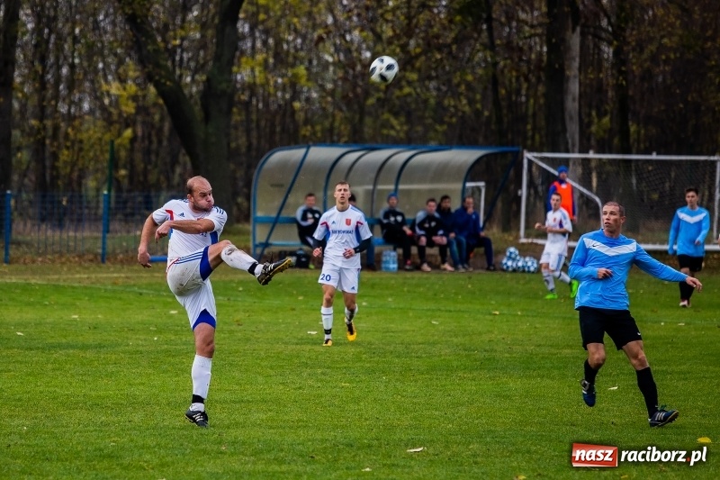 Zdjęcie w galerii na portalu naszraciborz.pl: Niespodzianka w Krzanowicach. LKS Pawłów lepszy od zespołu z podium A klasy wiadomości z regionu