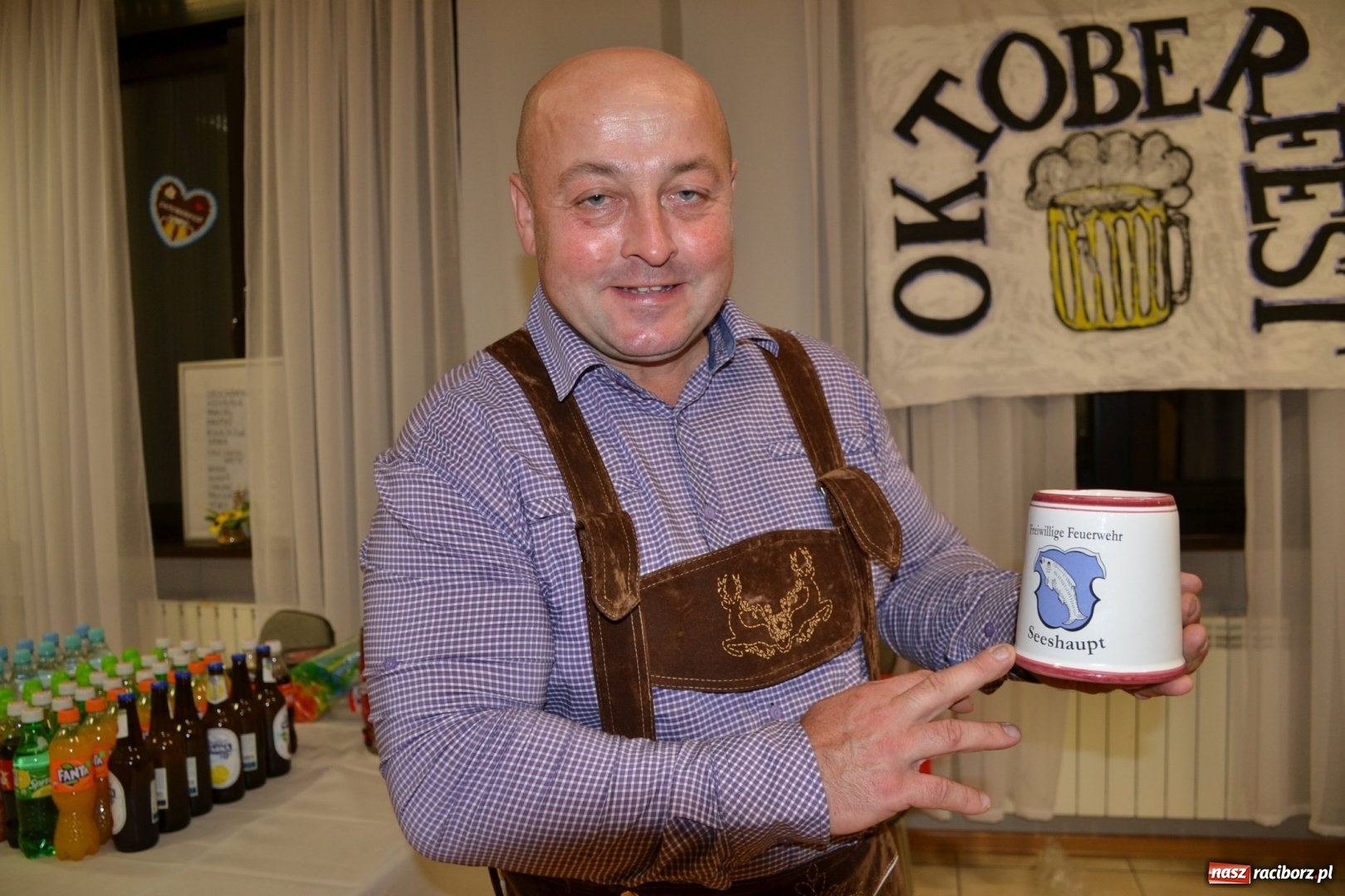 Zdjęcie w galerii na portalu naszraciborz.pl: Biesiada lekarstwem na pluchę. Oktoberfest w Roszkowie  wiadomości z regionu