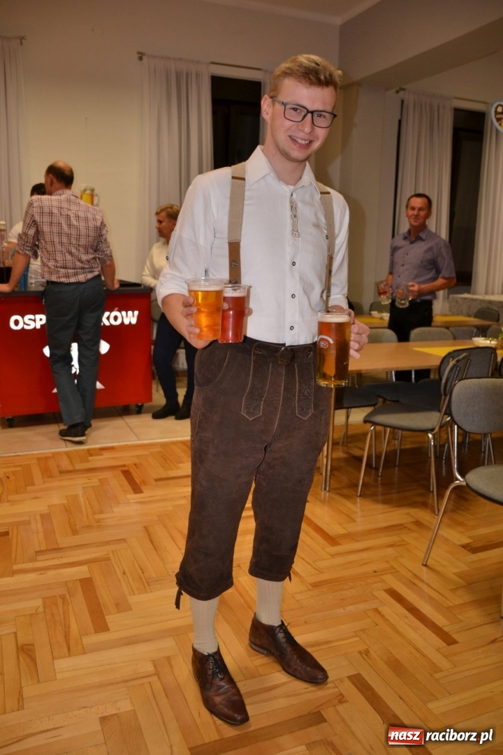 Zdjęcie w galerii na portalu naszraciborz.pl: Biesiada lekarstwem na pluchę. Oktoberfest w Roszkowie  wiadomości z regionu