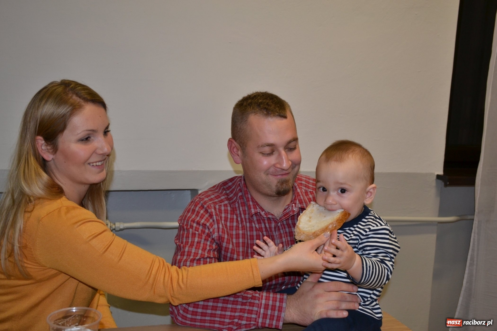 Zdjęcie w galerii na portalu naszraciborz.pl: Biesiada lekarstwem na pluchę. Oktoberfest w Roszkowie  wiadomości z regionu