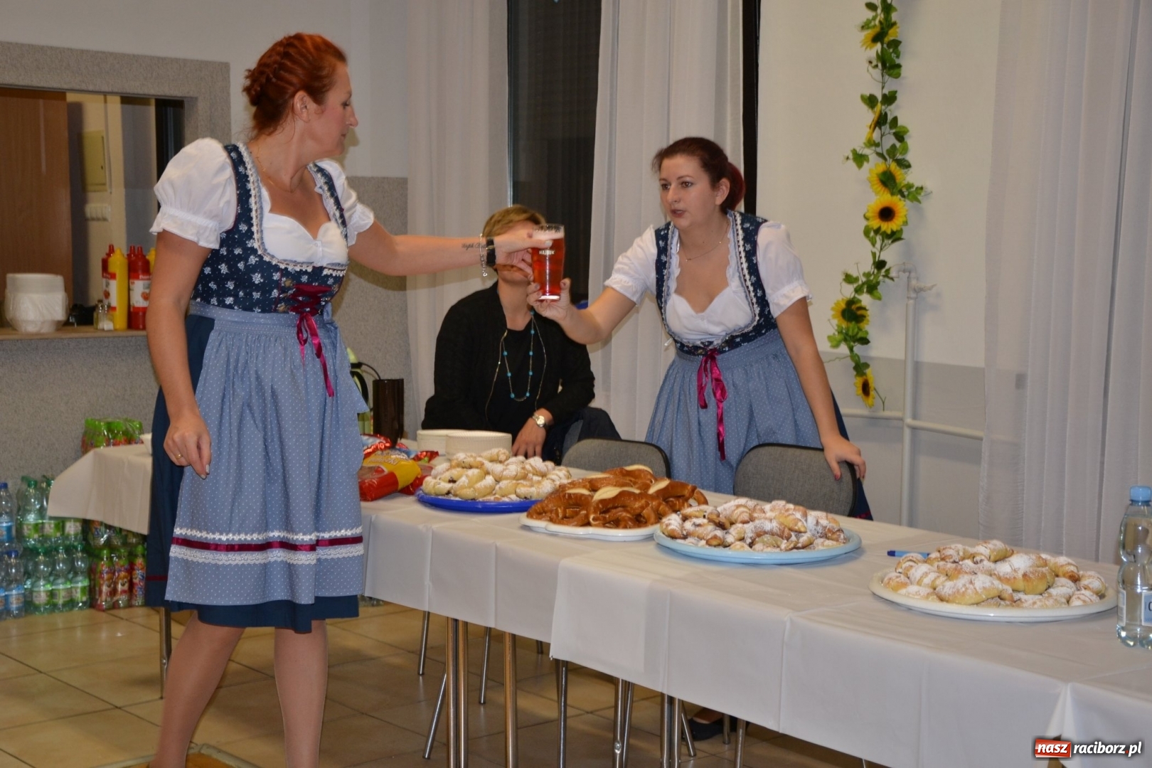 Zdjęcie w galerii na portalu naszraciborz.pl: Biesiada lekarstwem na pluchę. Oktoberfest w Roszkowie  wiadomości z regionu