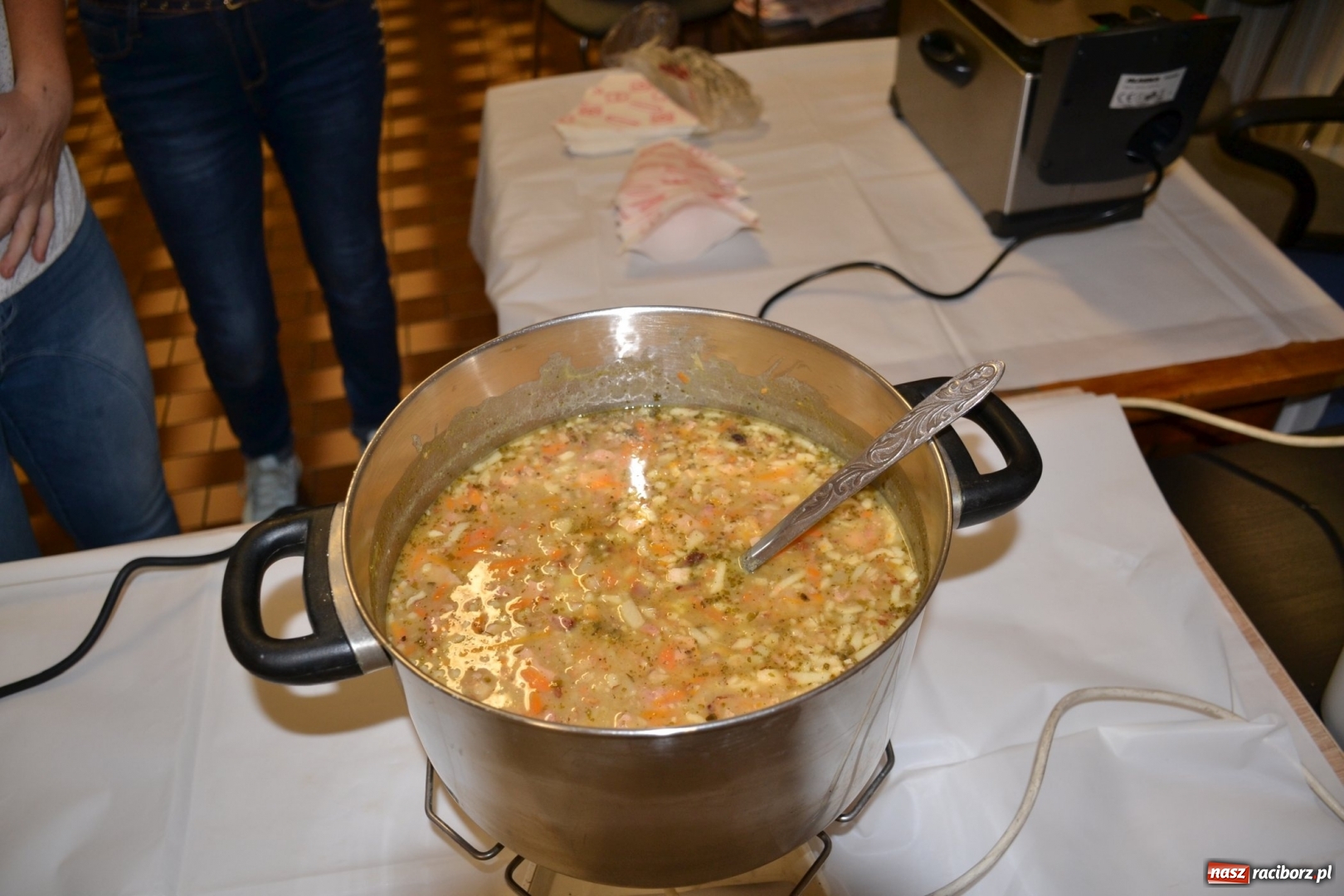 Zdjęcie w galerii na portalu naszraciborz.pl: Biesiada lekarstwem na pluchę. Oktoberfest w Roszkowie  wiadomości z regionu