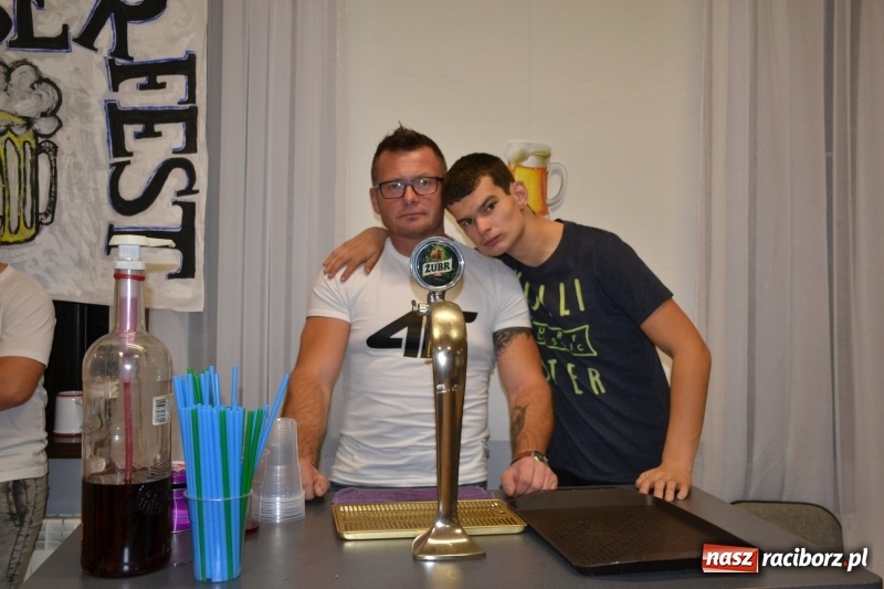 Zdjęcie w galerii na portalu naszraciborz.pl: Biesiada lekarstwem na pluchę. Oktoberfest w Roszkowie  wiadomości z regionu