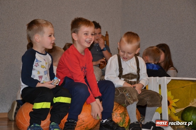 Zdjęcie w galerii na portalu naszraciborz.pl: Biesiada lekarstwem na pluchę. Oktoberfest w Roszkowie  wiadomości z regionu
