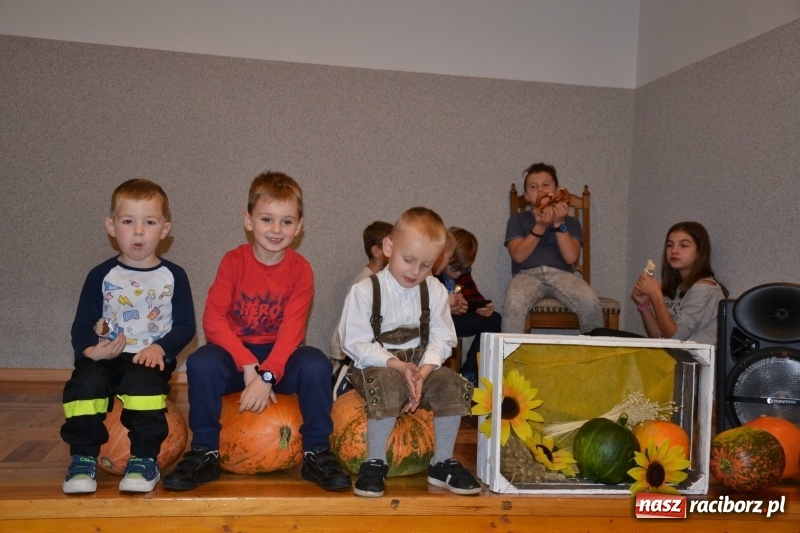 Zdjęcie w galerii na portalu naszraciborz.pl: Biesiada lekarstwem na pluchę. Oktoberfest w Roszkowie  wiadomości z regionu
