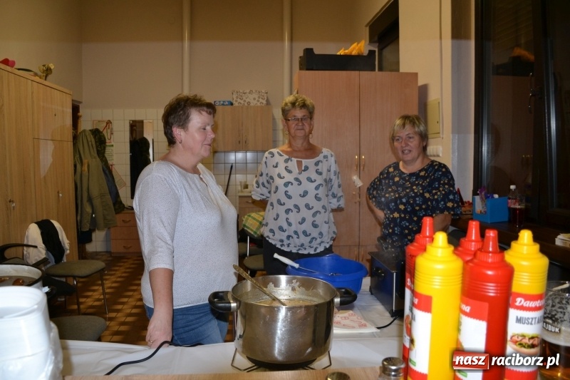 Zdjęcie w galerii na portalu naszraciborz.pl: Biesiada lekarstwem na pluchę. Oktoberfest w Roszkowie  wiadomości z regionu