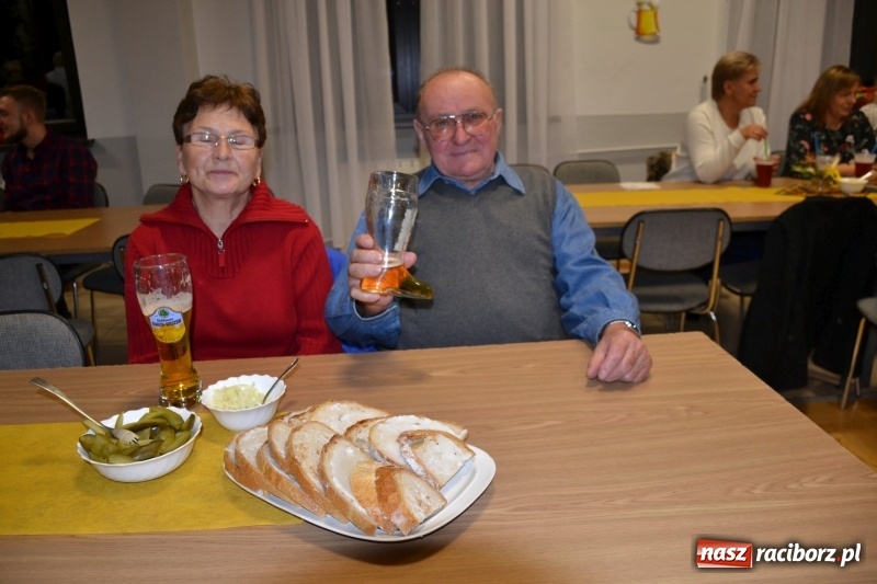 Zdjęcie w galerii na portalu naszraciborz.pl: Biesiada lekarstwem na pluchę. Oktoberfest w Roszkowie  wiadomości z regionu