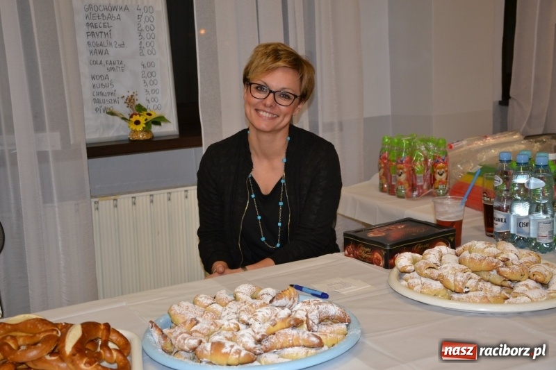 Zdjęcie w galerii na portalu naszraciborz.pl: Biesiada lekarstwem na pluchę. Oktoberfest w Roszkowie  wiadomości z regionu