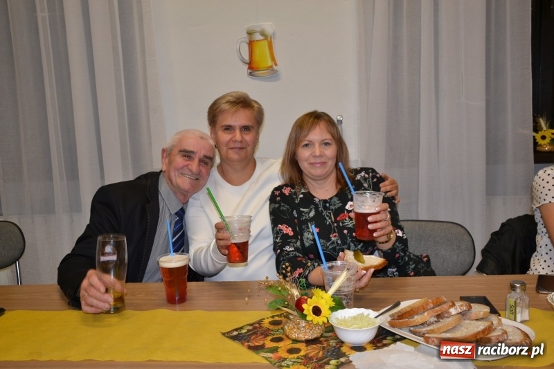 Zdjęcie w galerii na portalu naszraciborz.pl: Biesiada lekarstwem na pluchę. Oktoberfest w Roszkowie  wiadomości z regionu