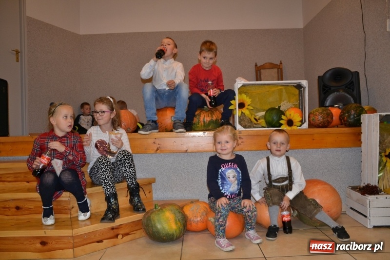 Zdjęcie w galerii na portalu naszraciborz.pl: Biesiada lekarstwem na pluchę. Oktoberfest w Roszkowie  wiadomości z regionu