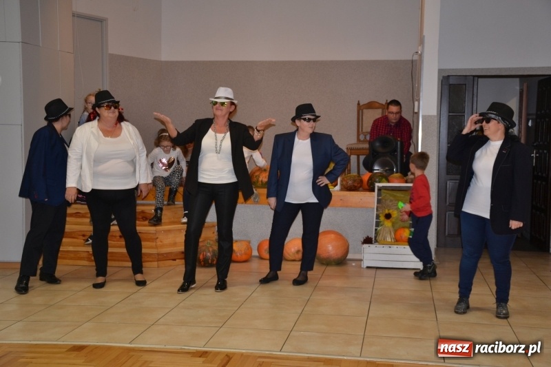 Zdjęcie w galerii na portalu naszraciborz.pl: Biesiada lekarstwem na pluchę. Oktoberfest w Roszkowie  wiadomości z regionu