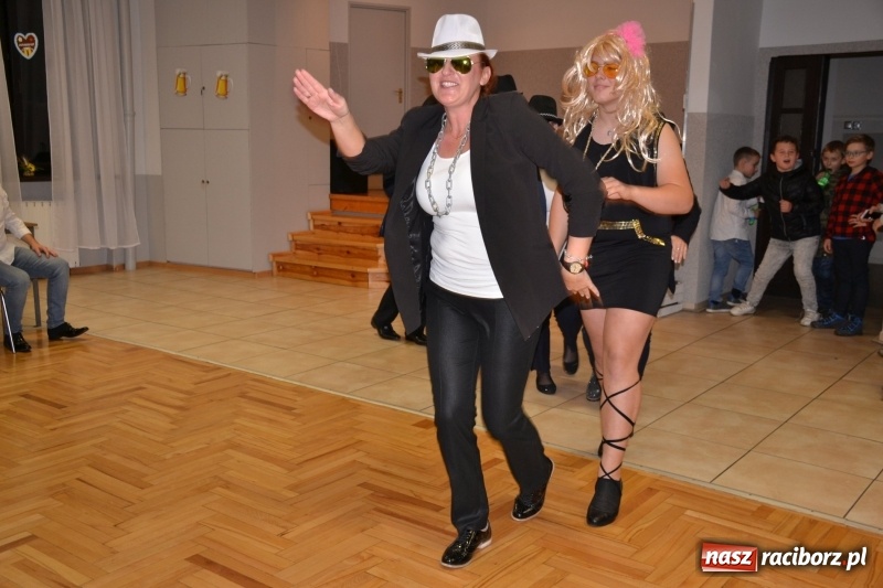 Zdjęcie w galerii na portalu naszraciborz.pl: Biesiada lekarstwem na pluchę. Oktoberfest w Roszkowie  wiadomości z regionu