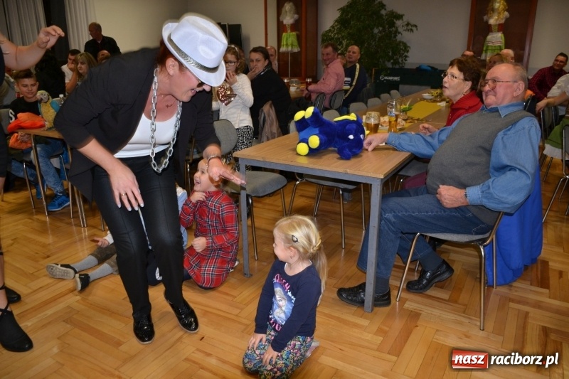 Zdjęcie w galerii na portalu naszraciborz.pl: Biesiada lekarstwem na pluchę. Oktoberfest w Roszkowie  wiadomości z regionu