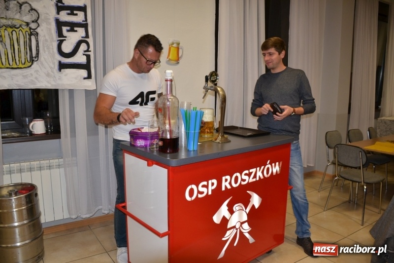 Zdjęcie w galerii na portalu naszraciborz.pl: Biesiada lekarstwem na pluchę. Oktoberfest w Roszkowie  wiadomości z regionu