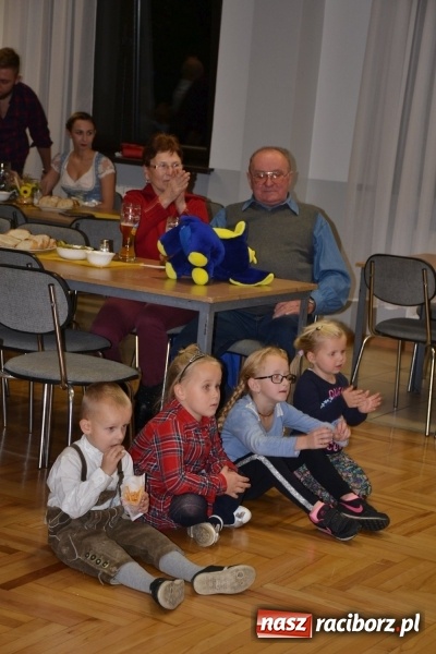 Zdjęcie w galerii na portalu naszraciborz.pl: Biesiada lekarstwem na pluchę. Oktoberfest w Roszkowie  wiadomości z regionu