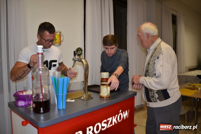 Zdjęcie w galerii na portalu naszraciborz.pl: Biesiada lekarstwem na pluchę. Oktoberfest w Roszkowie  wiadomości z regionu