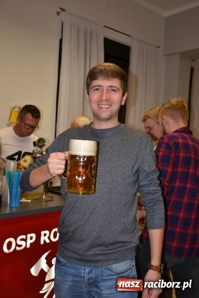 Zdjęcie w galerii na portalu naszraciborz.pl: Biesiada lekarstwem na pluchę. Oktoberfest w Roszkowie  wiadomości z regionu