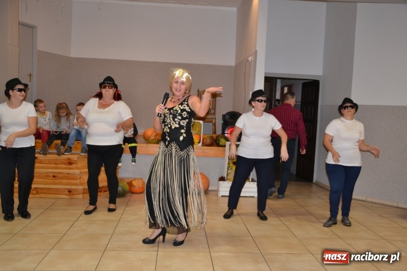 Zdjęcie w galerii na portalu naszraciborz.pl: Biesiada lekarstwem na pluchę. Oktoberfest w Roszkowie  wiadomości z regionu