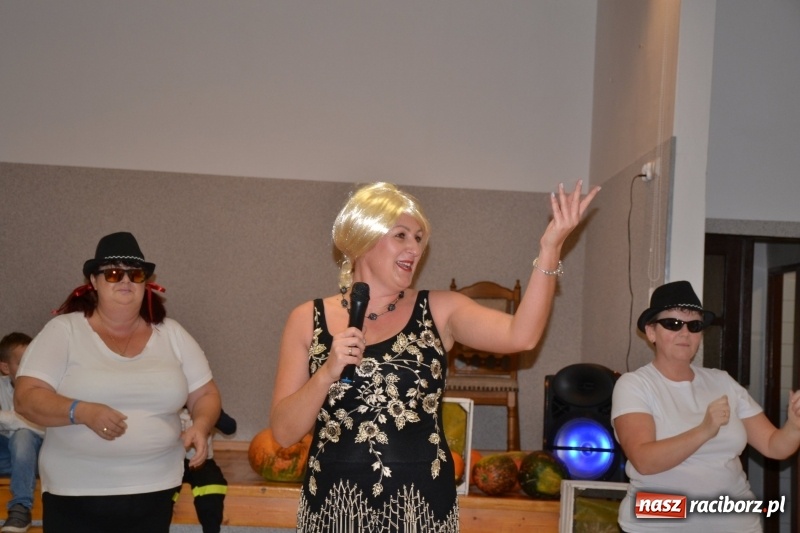 Zdjęcie w galerii na portalu naszraciborz.pl: Biesiada lekarstwem na pluchę. Oktoberfest w Roszkowie  wiadomości z regionu