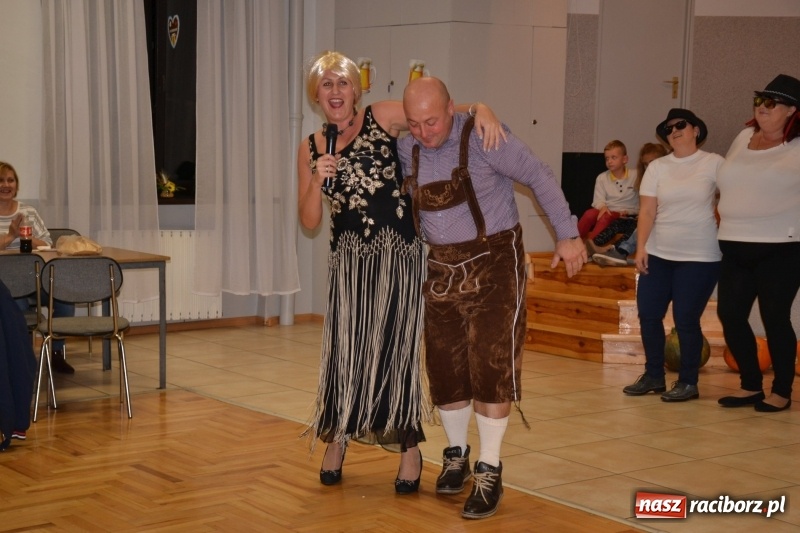 Zdjęcie w galerii na portalu naszraciborz.pl: Biesiada lekarstwem na pluchę. Oktoberfest w Roszkowie  wiadomości z regionu