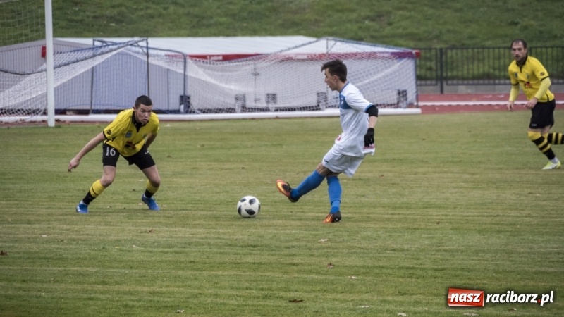 Zdjęcie w galerii na portalu naszraciborz.pl: Nokaut w końcówce spotkania! Unia Racibórz przegrywa 2:3 wiadomości z regionu