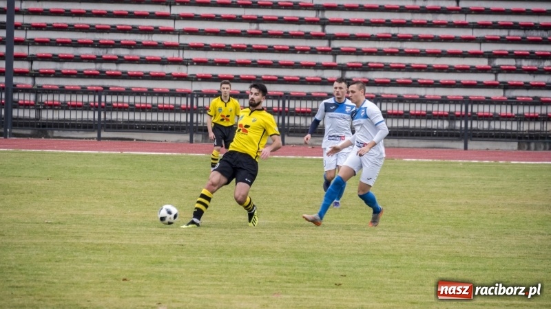 Zdjęcie w galerii na portalu naszraciborz.pl: Nokaut w końcówce spotkania! Unia Racibórz przegrywa 2:3 wiadomości z regionu