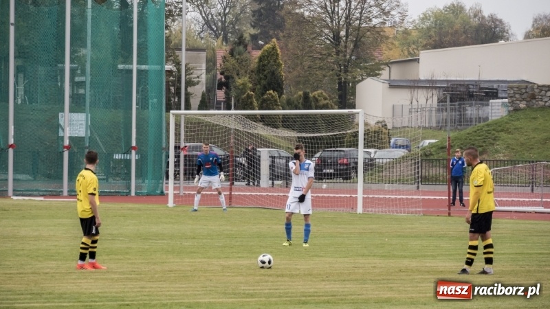 Zdjęcie w galerii na portalu naszraciborz.pl: Nokaut w końcówce spotkania! Unia Racibórz przegrywa 2:3 wiadomości z regionu