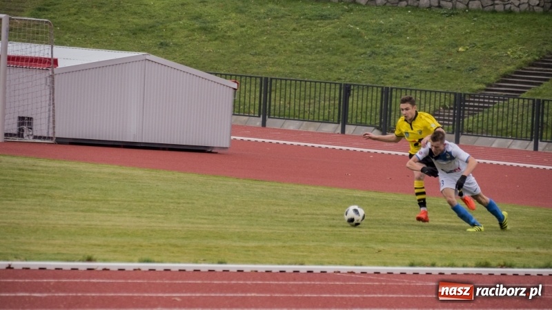 Zdjęcie w galerii na portalu naszraciborz.pl: Nokaut w końcówce spotkania! Unia Racibórz przegrywa 2:3 wiadomości z regionu