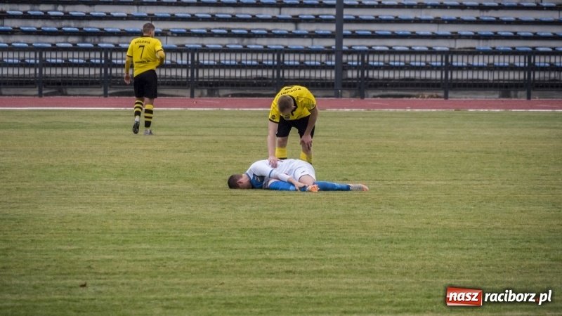 Zdjęcie w galerii na portalu naszraciborz.pl: Nokaut w końcówce spotkania! Unia Racibórz przegrywa 2:3 wiadomości z regionu