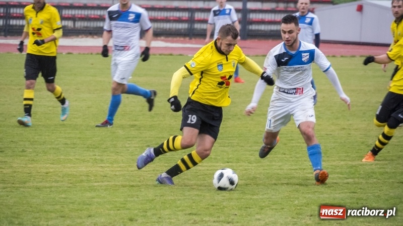 Zdjęcie w galerii na portalu naszraciborz.pl: Nokaut w końcówce spotkania! Unia Racibórz przegrywa 2:3 wiadomości z regionu