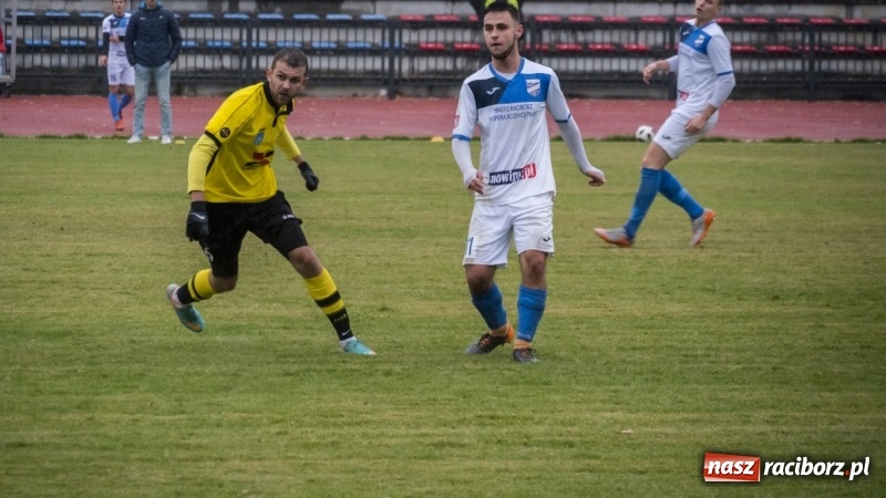 Zdjęcie w galerii na portalu naszraciborz.pl: Nokaut w końcówce spotkania! Unia Racibórz przegrywa 2:3 wiadomości z regionu