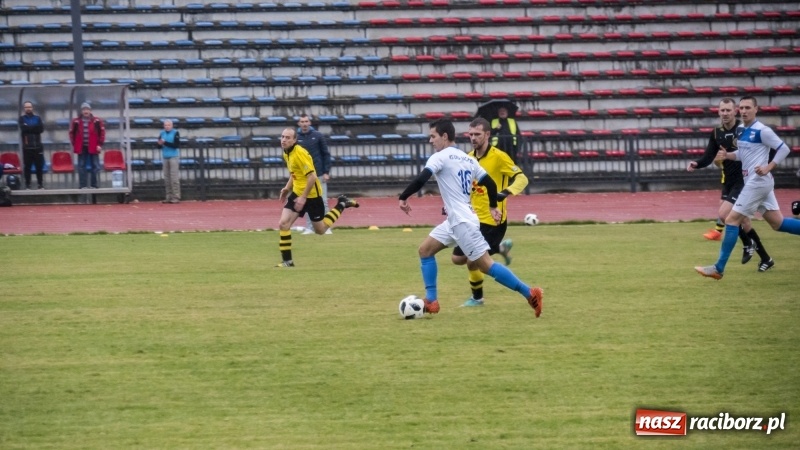 Zdjęcie w galerii na portalu naszraciborz.pl: Nokaut w końcówce spotkania! Unia Racibórz przegrywa 2:3 wiadomości z regionu