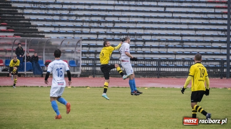 Zdjęcie w galerii na portalu naszraciborz.pl: Nokaut w końcówce spotkania! Unia Racibórz przegrywa 2:3 wiadomości z regionu