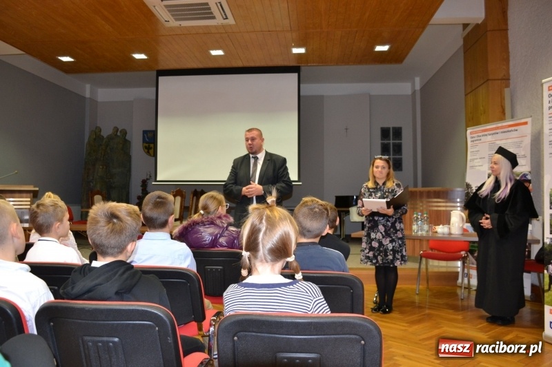 Zdjęcie w galerii na portalu naszraciborz.pl: Najmłodsi studenci gminy Krzyżanowice zainaugurowali rok akademicki  wiadomości z regionu