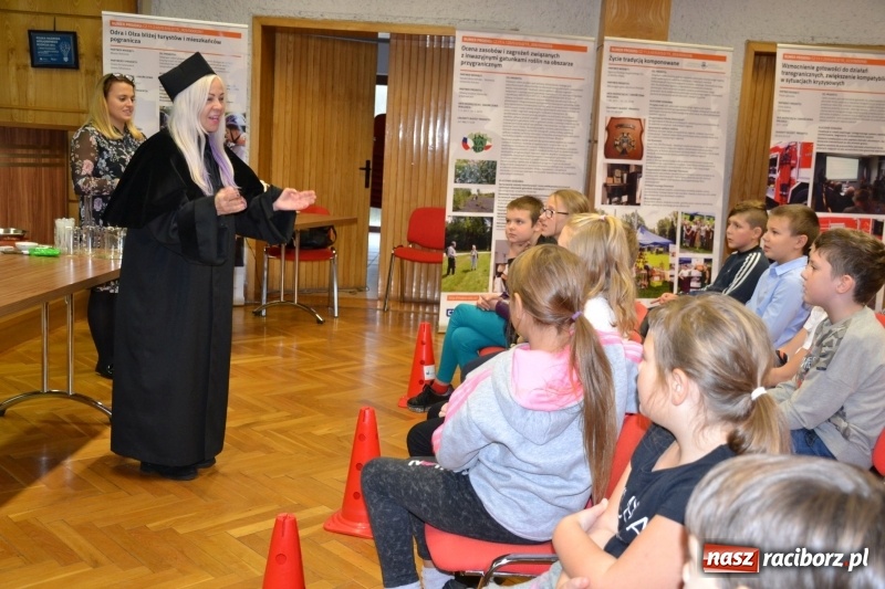 Zdjęcie w galerii na portalu naszraciborz.pl: Najmłodsi studenci gminy Krzyżanowice zainaugurowali rok akademicki  wiadomości z regionu