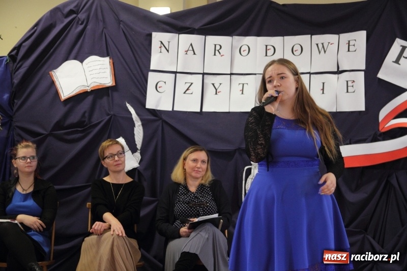 Zdjęcie w galerii na portalu naszraciborz.pl: Narodowe Czytanie Przedwiośnia w Ekonomiku wiadomości z regionu