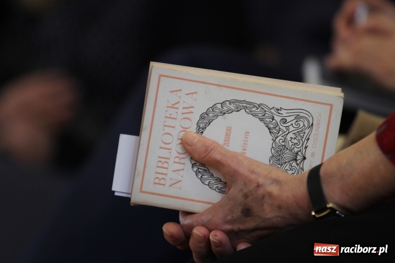 Zdjęcie w galerii na portalu naszraciborz.pl: Narodowe Czytanie Przedwiośnia w Ekonomiku wiadomości z regionu