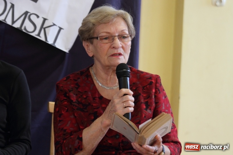 Zdjęcie w galerii na portalu naszraciborz.pl: Narodowe Czytanie Przedwiośnia w Ekonomiku wiadomości z regionu
