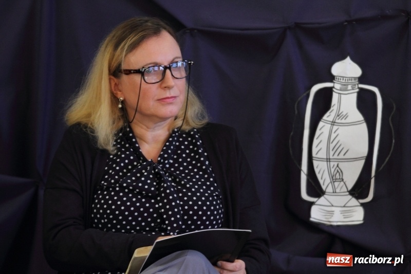 Zdjęcie w galerii na portalu naszraciborz.pl: Narodowe Czytanie Przedwiośnia w Ekonomiku wiadomości z regionu