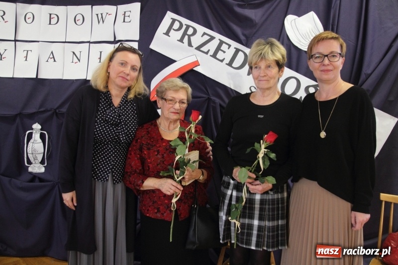 Zdjęcie w galerii na portalu naszraciborz.pl: Narodowe Czytanie Przedwiośnia w Ekonomiku wiadomości z regionu