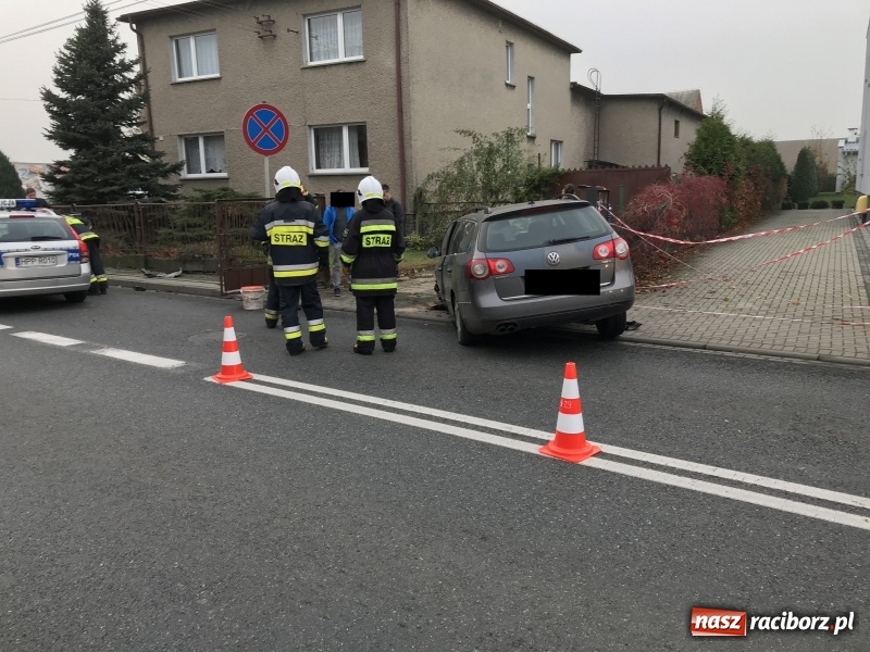 Zdjęcie w galerii na portalu naszraciborz.pl: DK 45. Zderzenie forda i passata na Starowiejskiej FOTO wiadomości z regionu