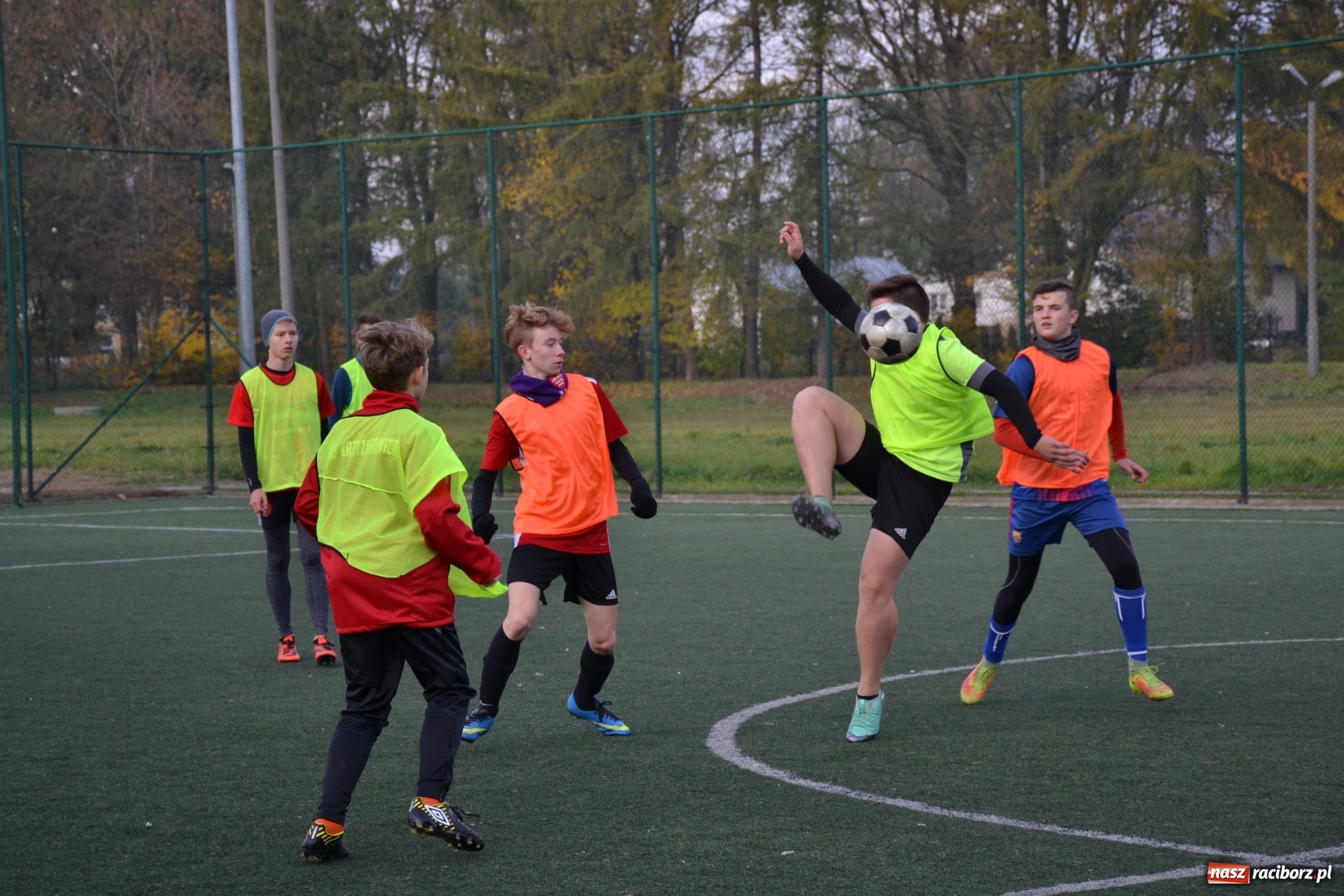 Zdjęcie w galerii na portalu naszraciborz.pl: W Krzyżanowicach szukali piłkarskich talentów wiadomości z regionu