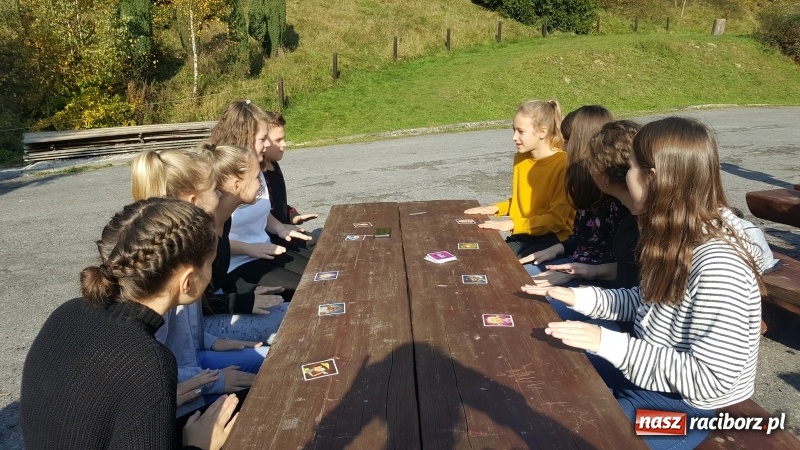 Zdjęcie w galerii na portalu naszraciborz.pl: Twarzą w twarz bez Internetu. Nowy projekt w szkole na Ostrogu wiadomości z regionu