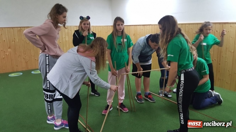 Zdjęcie w galerii na portalu naszraciborz.pl: Twarzą w twarz bez Internetu. Nowy projekt w szkole na Ostrogu wiadomości z regionu