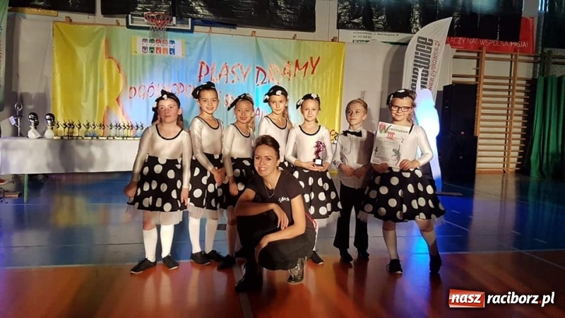 Zdjęcie w galerii na portalu naszraciborz.pl: Dobry wynik raciborskiej Skazy na Pląsach Dramy w Pyskowicach wiadomości z regionu