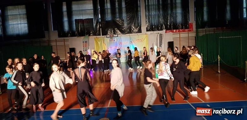 Zdjęcie w galerii na portalu naszraciborz.pl: Dobry wynik raciborskiej Skazy na Pląsach Dramy w Pyskowicach wiadomości z regionu
