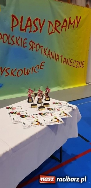 Zdjęcie w galerii na portalu naszraciborz.pl: Dobry wynik raciborskiej Skazy na Pląsach Dramy w Pyskowicach wiadomości z regionu