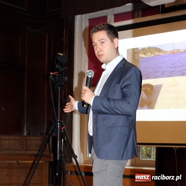 Zdjęcie w galerii na portalu naszraciborz.pl: Spotkania z absolwentem. Korespondent TVN gościem I LO  wiadomości z regionu