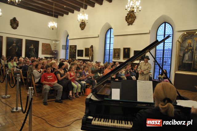 Zdjęcie w galerii na portalu naszraciborz.pl: Fenomenalny Wieczór w Muzeum wiadomości z regionu