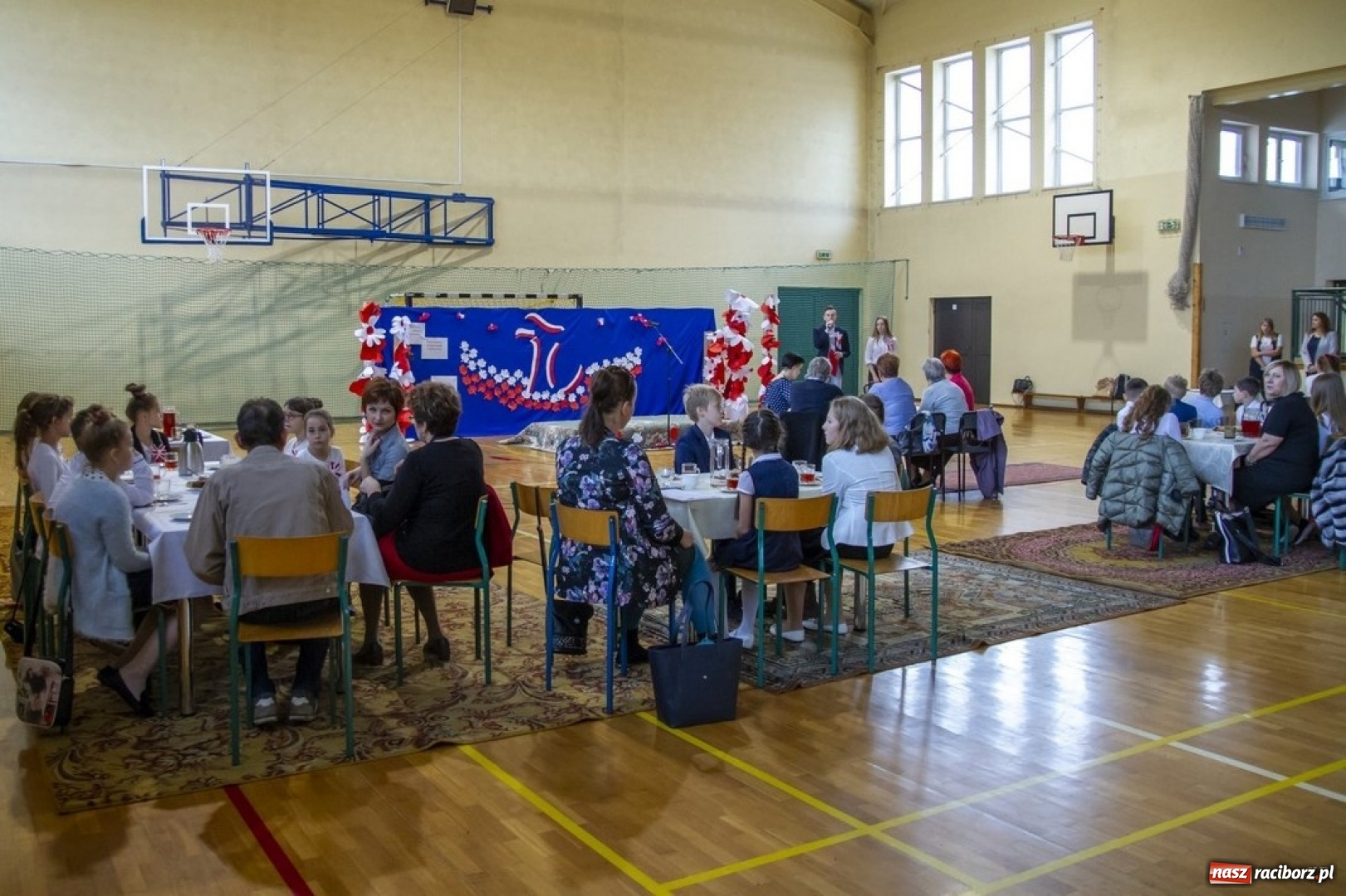 Zdjęcie w galerii na portalu naszraciborz.pl: W Kornowacu śpiewali i recytowali dla Niepodległej wiadomości z regionu